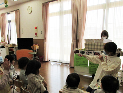 お遊戯会です
